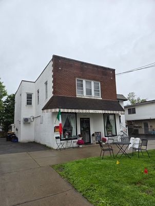 Exterior, Facade, Cape Cod