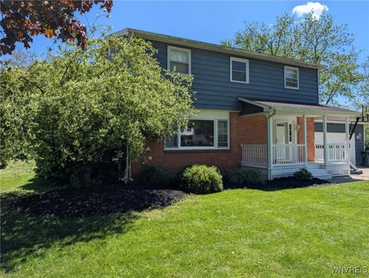 Attached, Exterior, Facade, Brick Facade, Raised Ranch