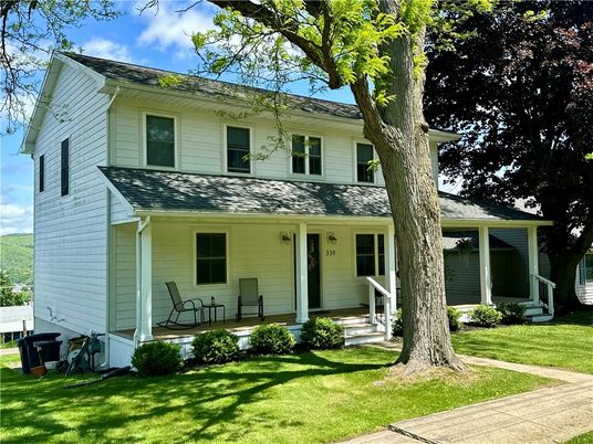 Exterior, Facade, Farmhouse