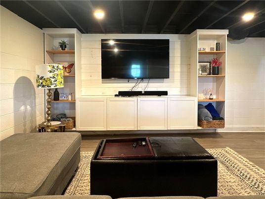 Interior, Recessed Lighting, Wood Texture Flooring