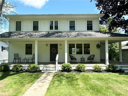 Exterior, Facade, American Foursquare