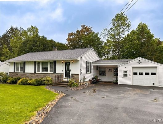 Attached, Exterior, Facade, Cape Cod