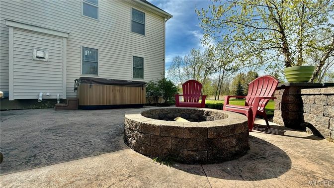 Exterior, Hot Tub