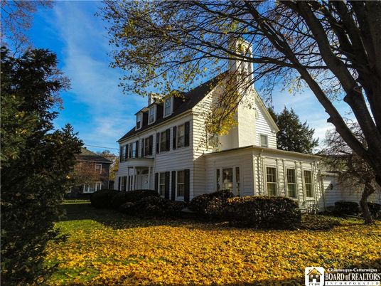 Backyard, Exterior, Facade, Queen Anne Victorian