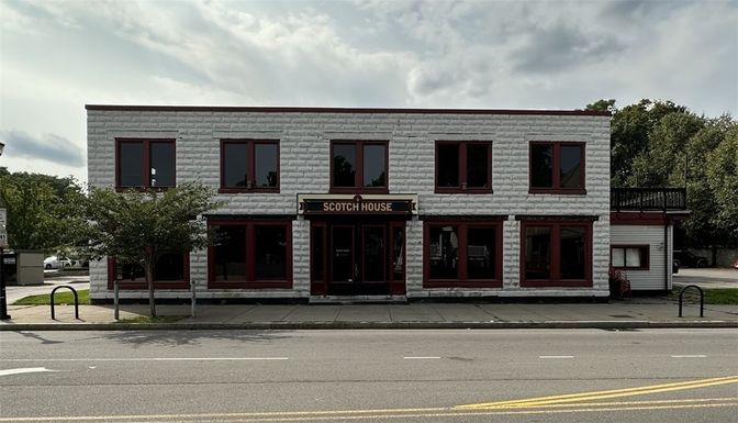 Exterior, Facade, Rowhouse