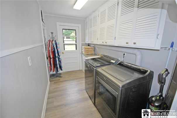 Interior, Kitchen, Washer, Wood Texture Flooring