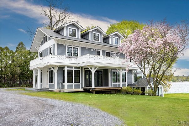 Exterior, Facade, Queen Anne Victorian