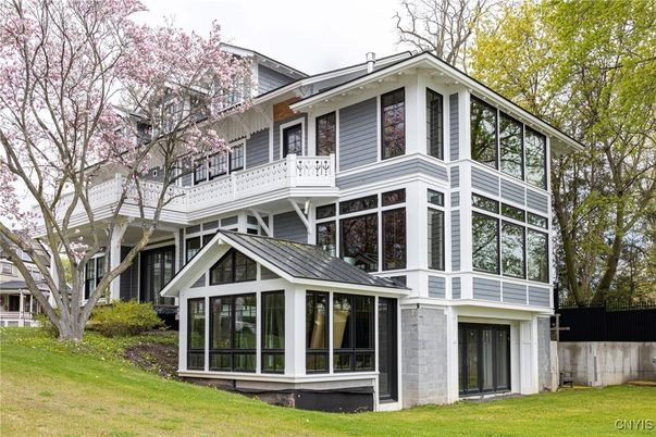 Exterior, Facade, Modern