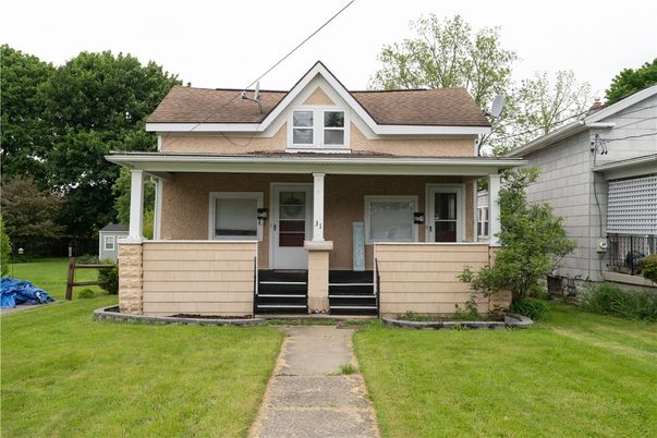 Exterior, Facade, American Foursquare