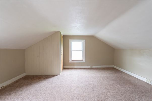 Empty room, Interior