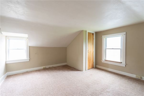 Empty room, Interior