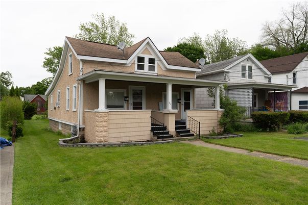 Exterior, Facade, Brick Facade, Cape Cod