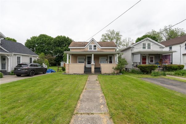 Attached, Exterior, Facade, Cape Cod