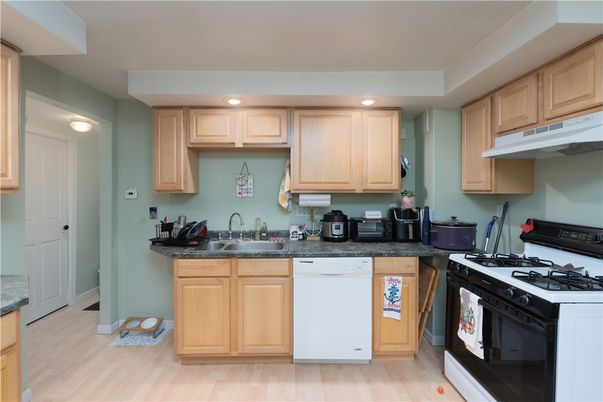 Interior, Kitchen, Recessed Lighting, Wood Texture Flooring