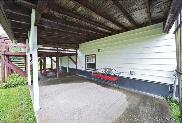 Exterior, Wooden Beams