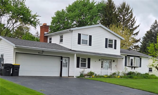 Attached, Exterior, Facade, Farmhouse