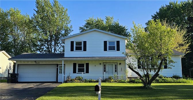 Attached, Exterior, Facade, Split Level