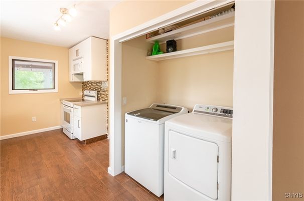 Interior, Utility Closets, Washer, Wood Texture Flooring