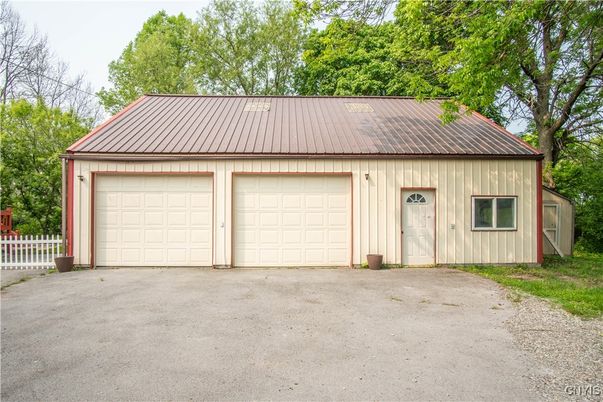 Detached Garage, Exterior