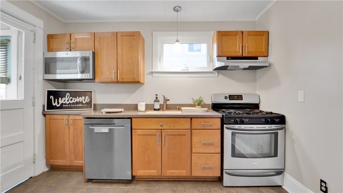 Interior, Kitchen, Pendant Lights, Stainless Steel Appliances