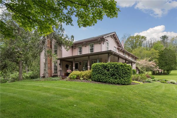 Backyard, Exterior, Facade, Queen Anne Victorian