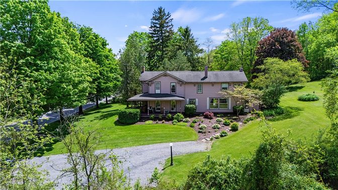 Backyard, Exterior, Facade, Queen Anne Victorian