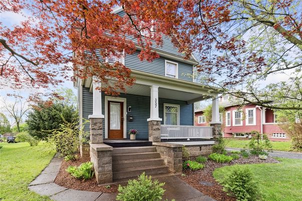 Exterior, Facade, American Foursquare