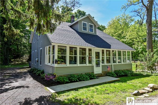 Exterior, Facade, Cape Cod