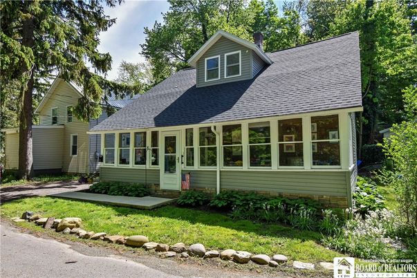 Exterior, Facade, Cape Cod