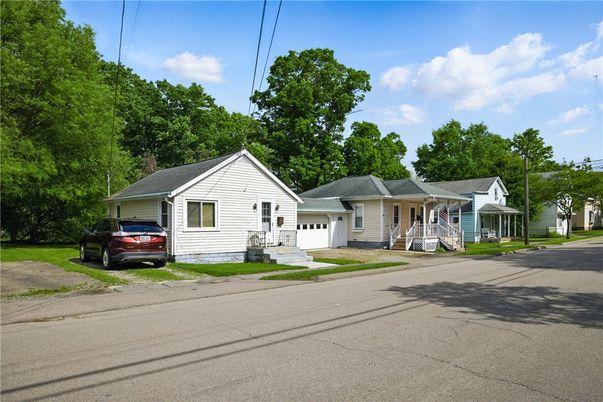 Exterior, Facade, Cape Cod