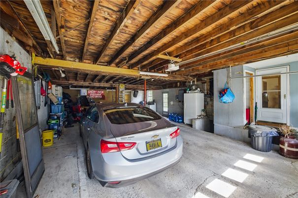 Garage, Interior, Wooden Beams