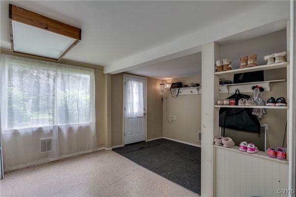 Empty room, Interior, Wooden Beams