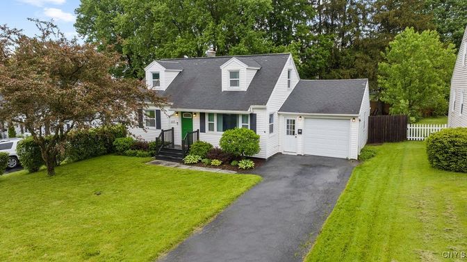 Attached, Exterior, Facade, Cape Cod