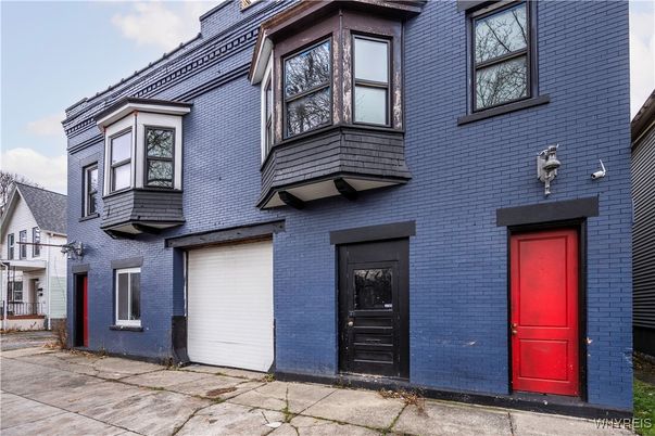 Exterior, Facade, Brick Facade, Rowhouse
