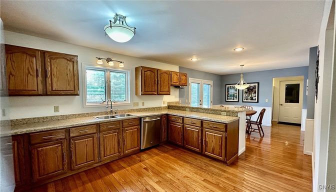Dining room, Interior, Kitchen, Pendant Lights, Recessed Lighting, Wood Texture Flooring