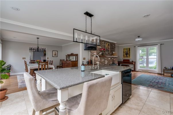 Chandelier, Dining room, Interior, Kitchen, Pendant Lights, Recessed Lighting, Stone Walls