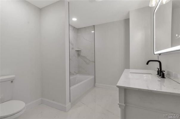 Bathroom, Interior, Marble, Marble Walls, Recessed Lighting
