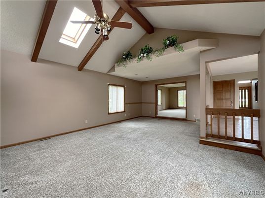 Empty room, Interior, Wooden Beams