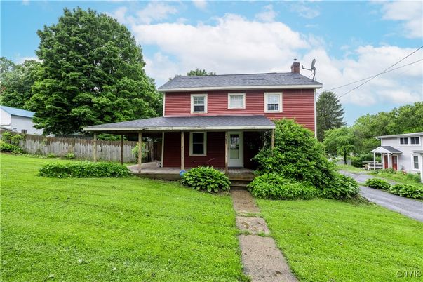 Exterior, Facade, American Foursquare