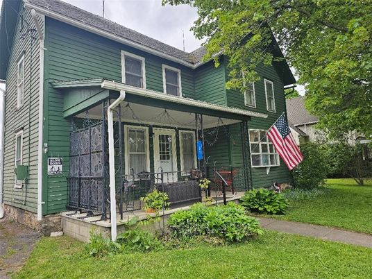 Exterior, Facade, Queen Anne Victorian