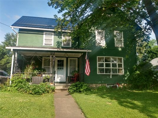 Exterior, Facade, American Foursquare