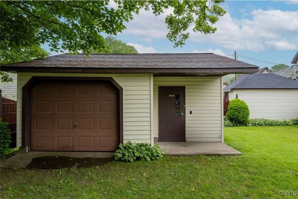 Detached Garage, Exterior