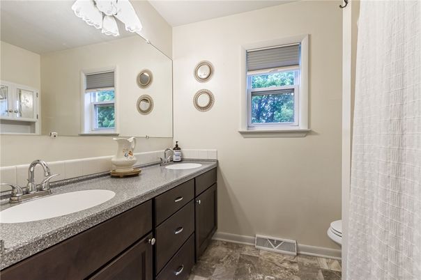 Bathroom, Dual Sink Vanities, Interior