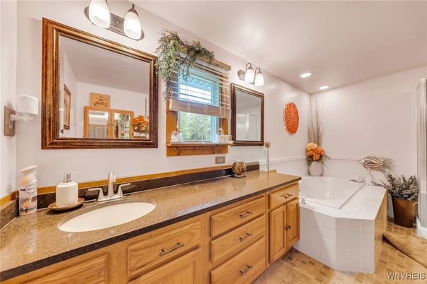 Bathroom, Dual Sink Vanities, Interior, Recessed Lighting