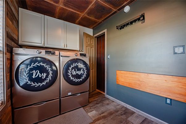 Interior, Washer, Wood Texture Flooring