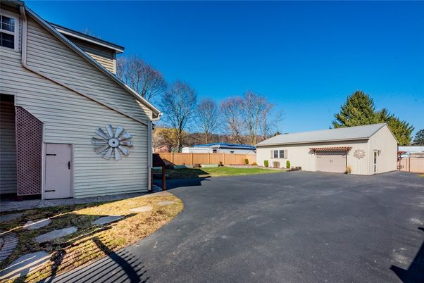 Detached Garage, Exterior