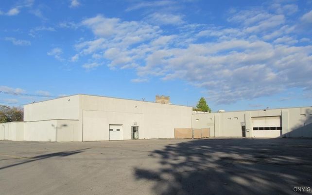 Attached, Exterior, Facade, Modern