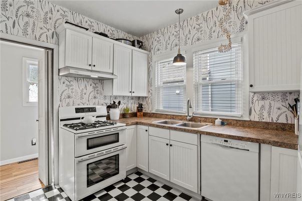 Interior, Kitchen, Pendant Lights, Wood Texture Flooring