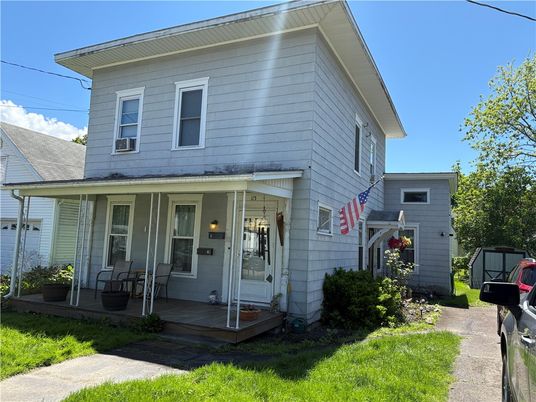 Exterior, Facade, American Foursquare