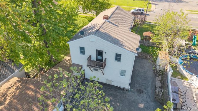Exterior, Drone